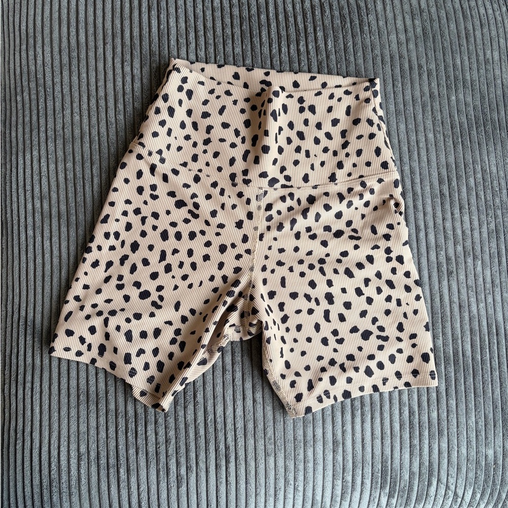 Beach Riot Cheetah Ribbed Bike Shorts and Bra - Picture 5 of 8